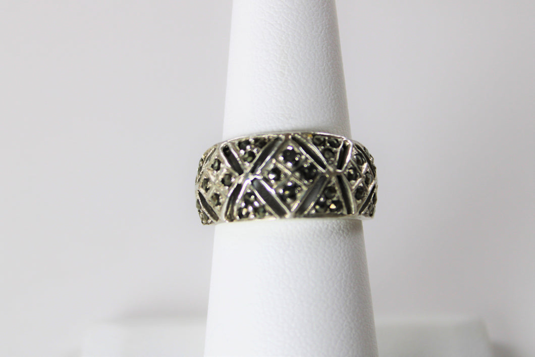 Marcasite Detailed Band - available in size 7 only!