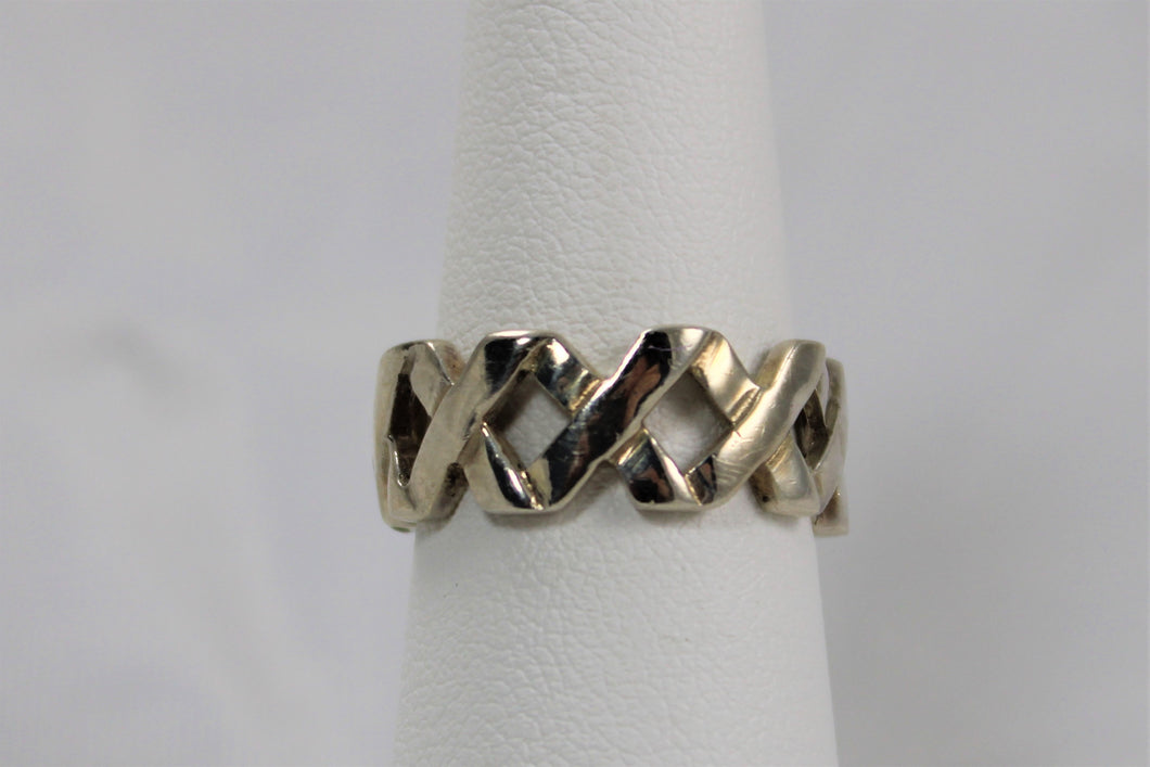 Sterling Silver Ring - available in size 6 only!!