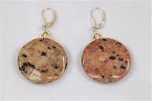 Load image into Gallery viewer, Kiwi Jasper and Shell Bracelet
