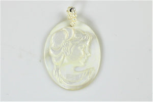 Mother of Pearl Cameo Cut - Top Drill