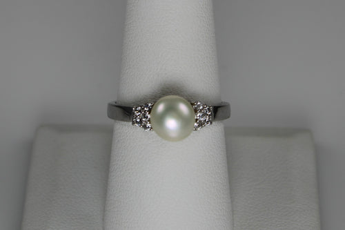 Pearl Ring - available in size 9 only